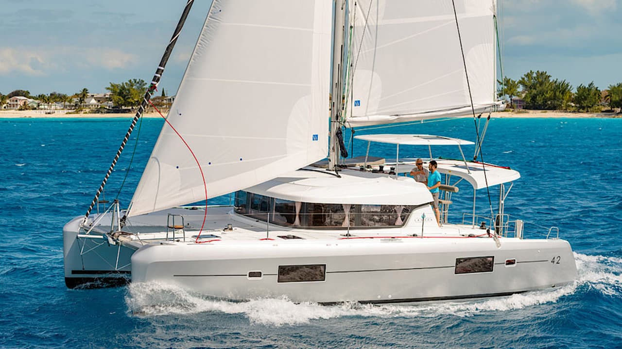 Sunshine - Lagoon 42