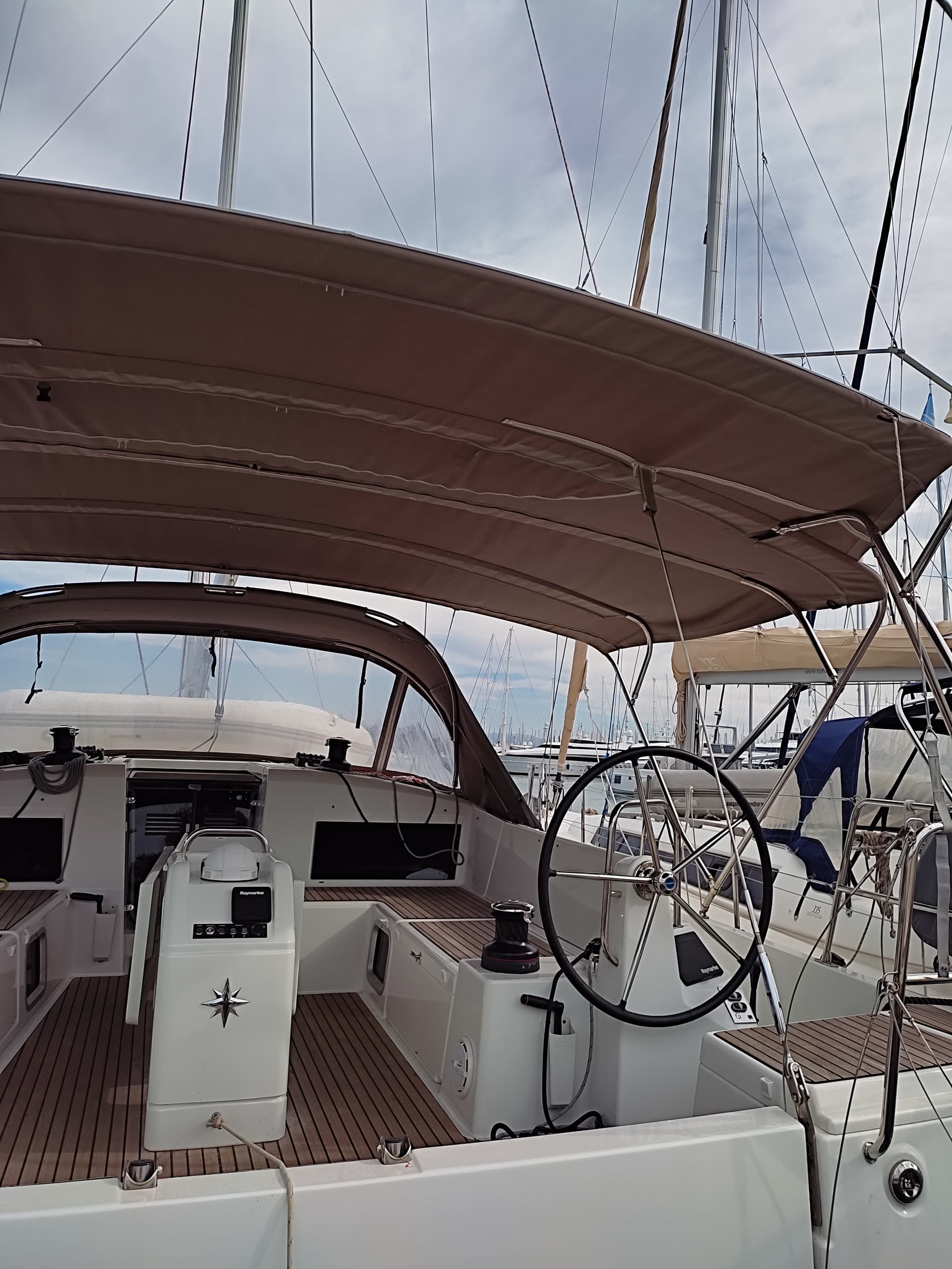 White Pearl - Sun Odyssey 490