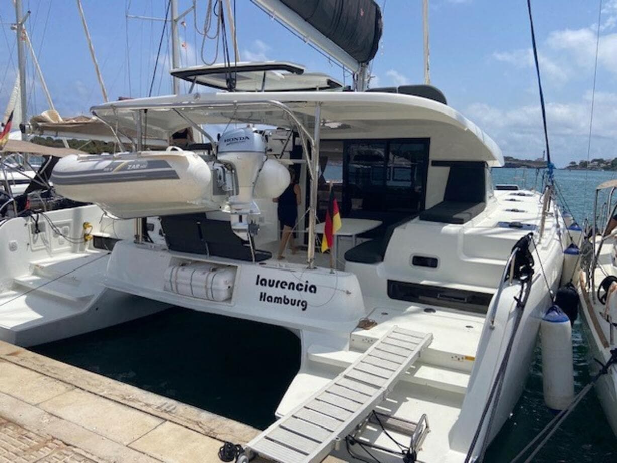 Laurencia - Lagoon 42