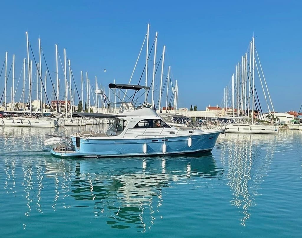 Baby Blue - Adriana 44 FLY