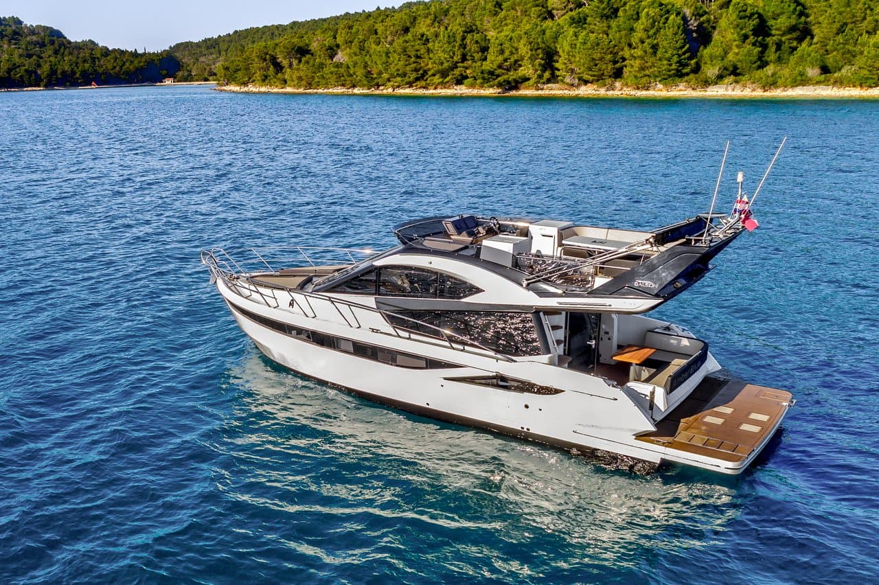 Amber Blue - Galeon 420 Fly