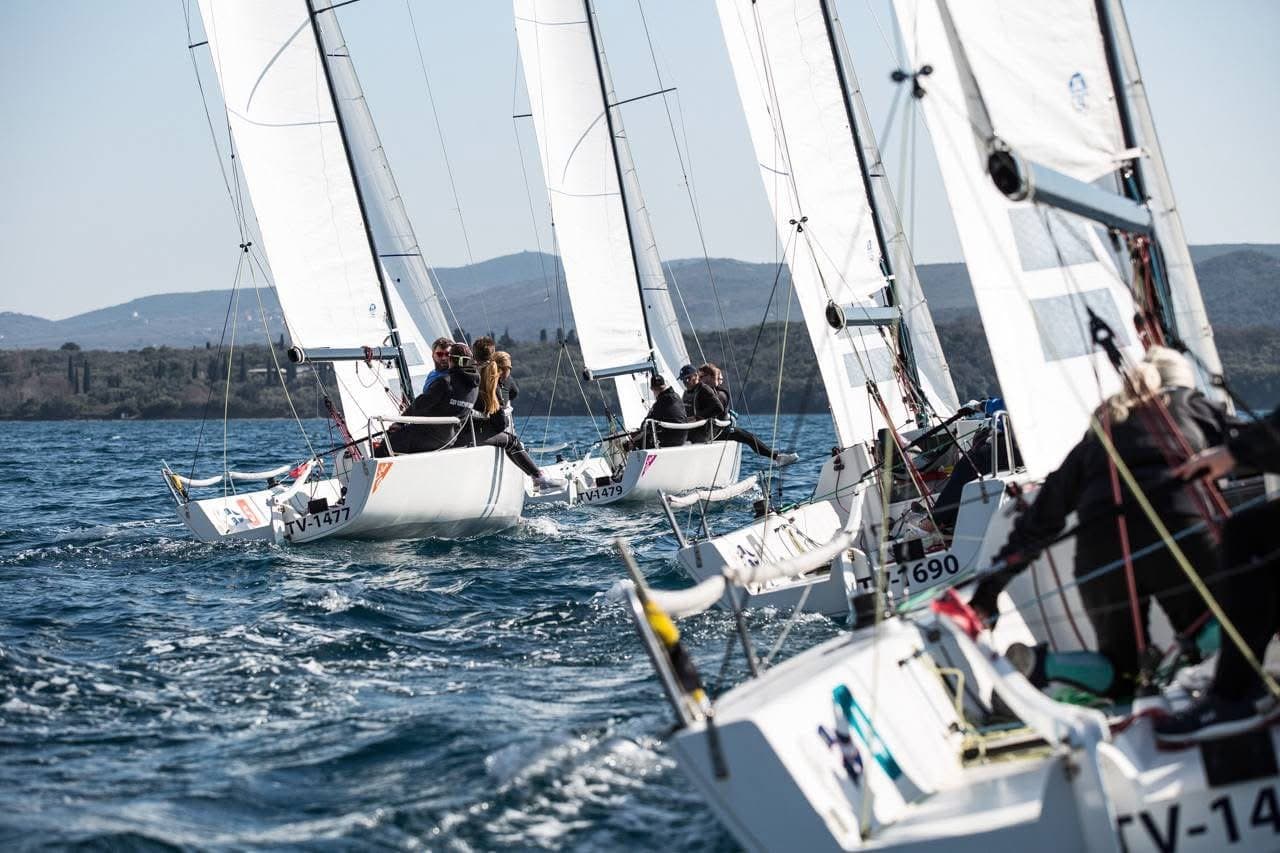 FLOW Yacht Club - J 70