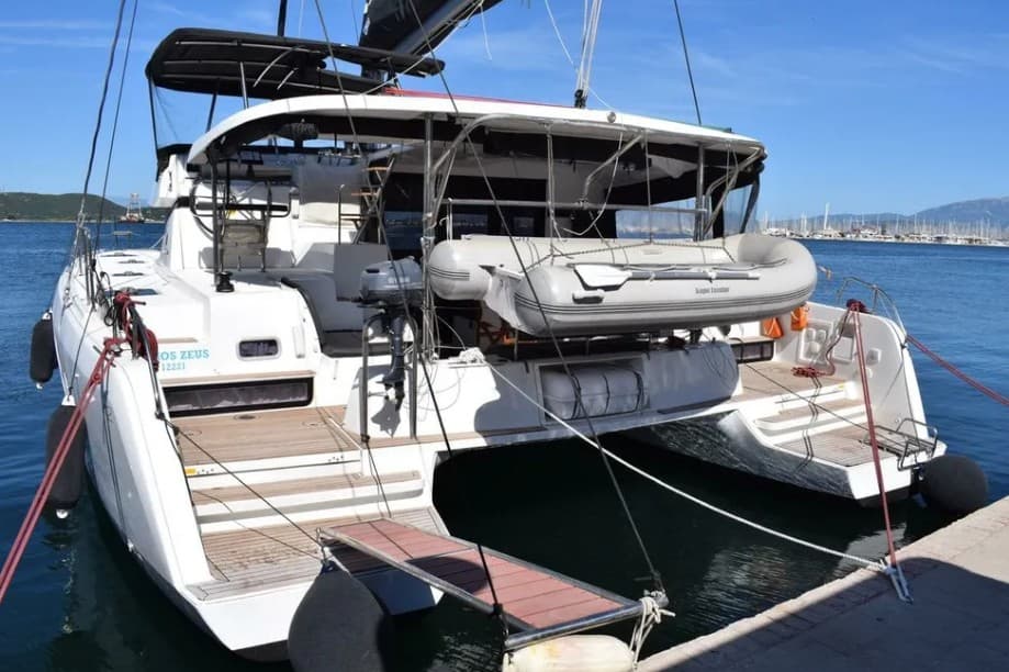 Olympios Zeus - Lagoon 42
