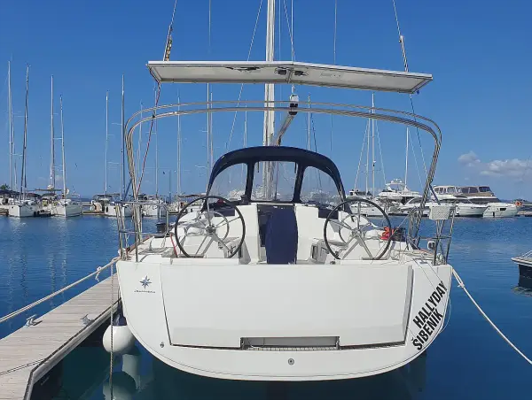 Hallyday - Sun Odyssey 449