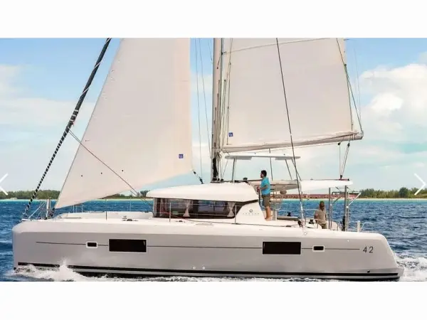 Chill Out - Lagoon 42