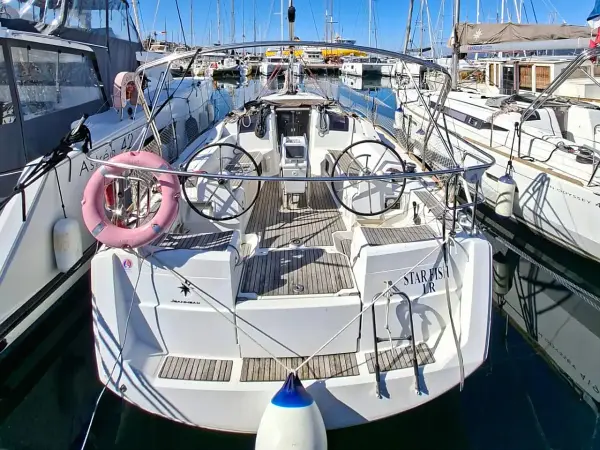 STAR FISH - Sun Odyssey 389