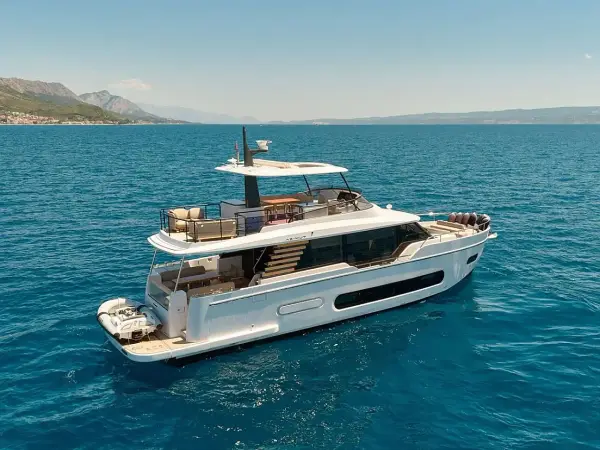 Amparito XIII - Azimut Magellano 60