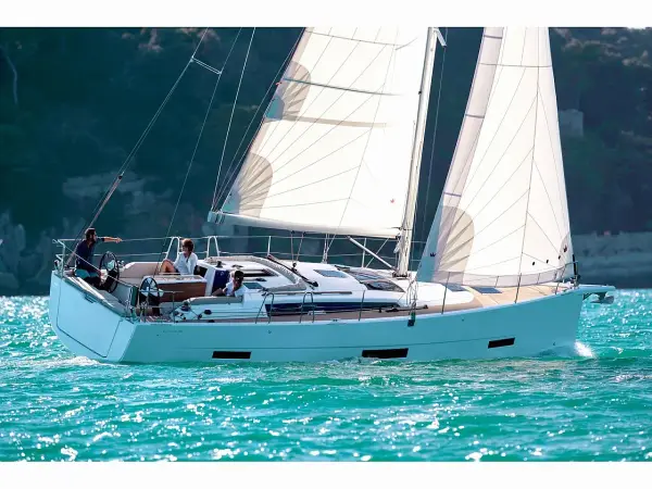 Sail Corvus - Dufour 390 Grand Large