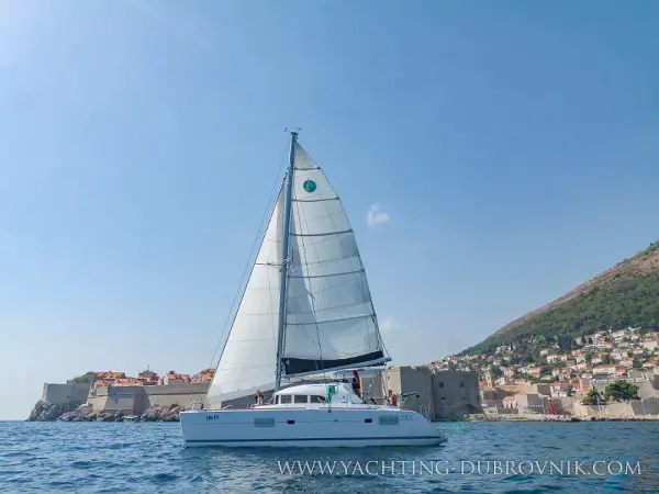 Gratia - Lagoon 380