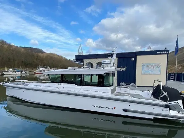 AMA - Axopar 37 XC Cross Cabin