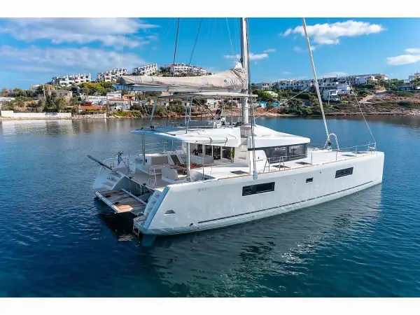 Madinina - Lagoon 52F