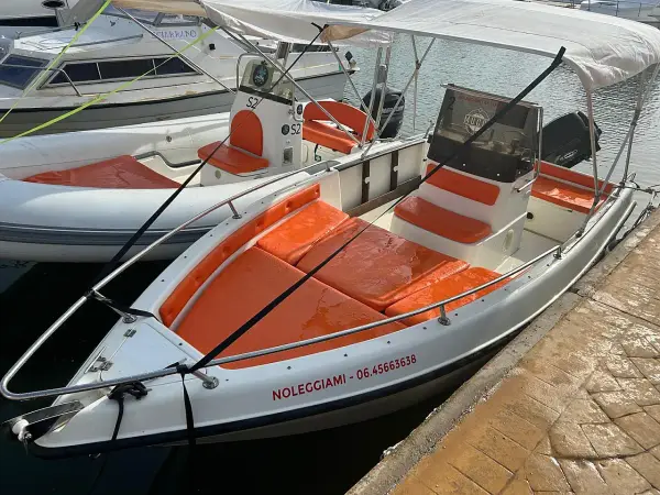 Mano Marine - Motorboat