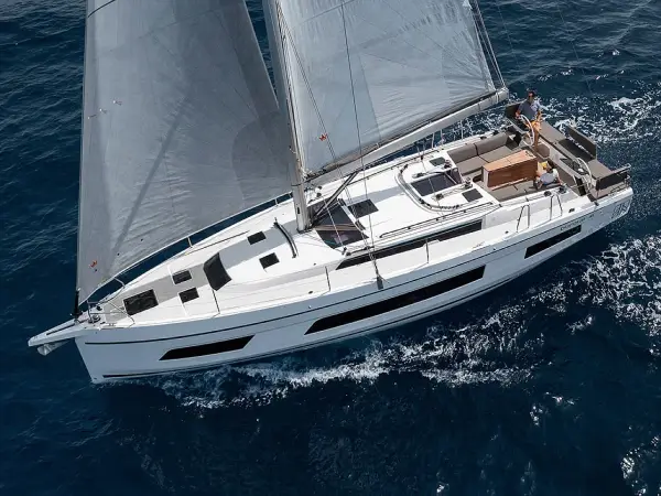 Madona - Dufour 41