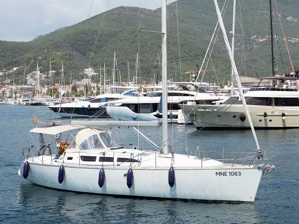 Azure - Sun Odyssey 40.3