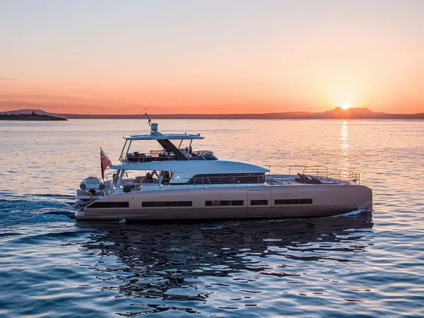 Premium + - Lagoon Seventy 8