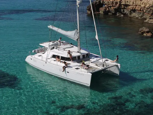 Unnamed - Lagoon 440