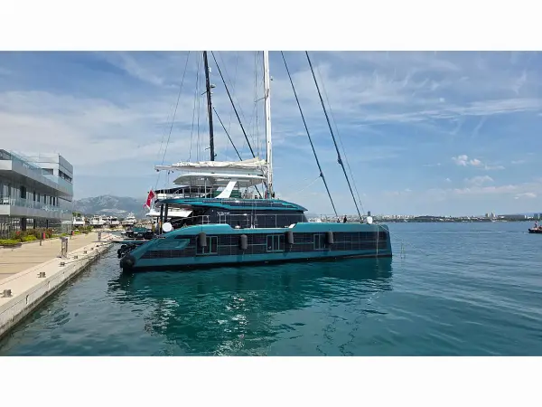 Premium + - Sunreef 70