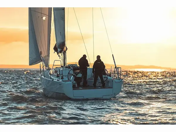 Lirain Tres - Elan E4