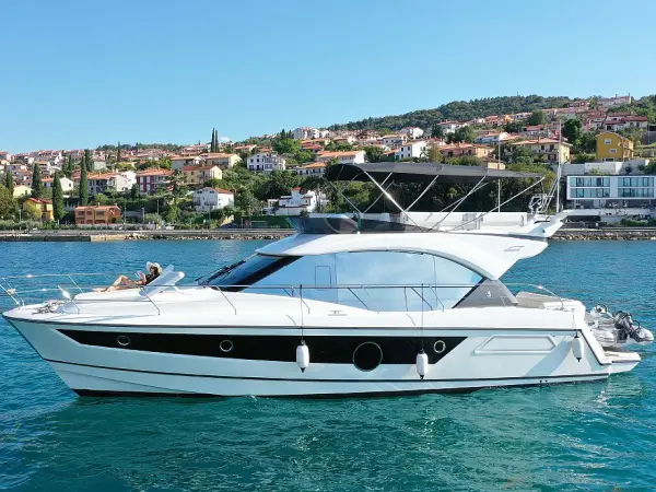 Nora - Monte Carlo 52