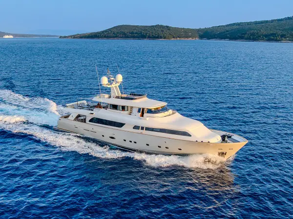Klobuk - Motoryacht