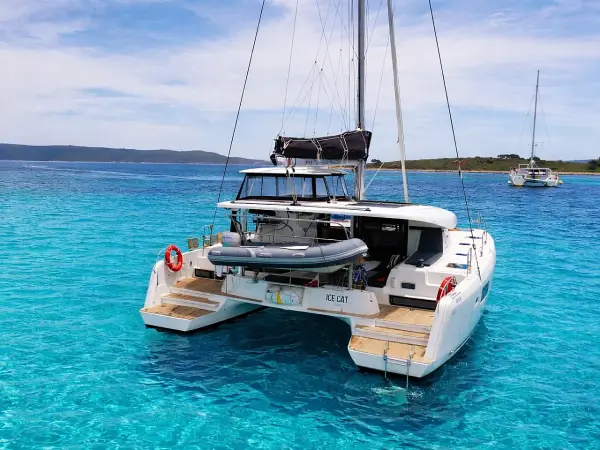 ICE CAT - Lagoon 42