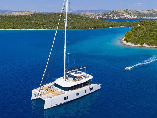 Honeybird - Sunreef 80