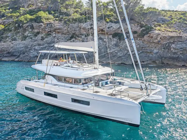 LADY M - Lagoon 60