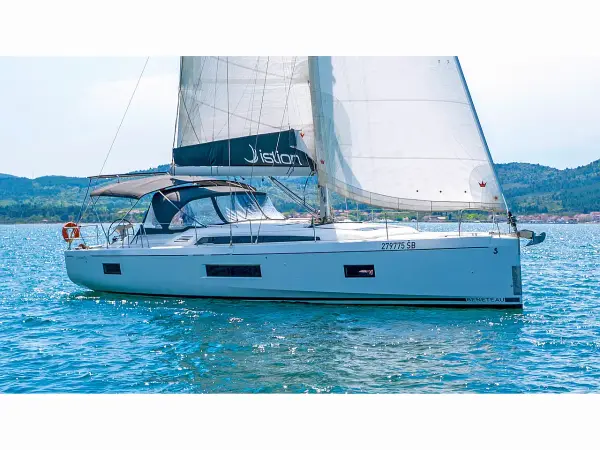 First Heartbeat - Oceanis 51.1