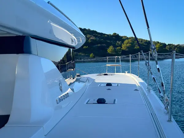 Happiness - Lagoon 43