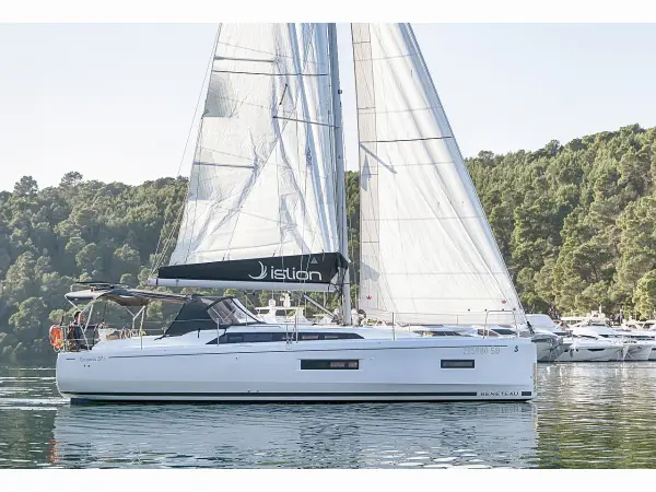 First Dream - Oceanis 37.1