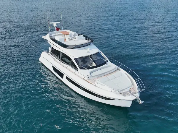 Leeloo - Azimut 53 Fly