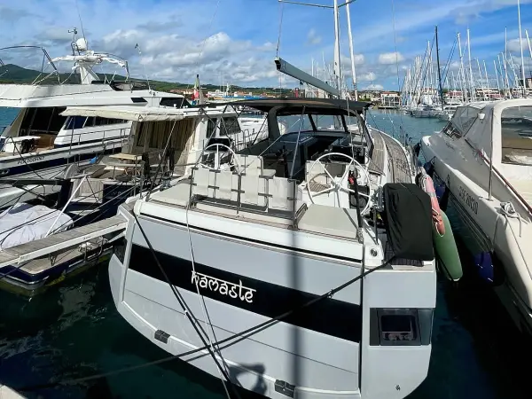 Premium + - Oceanis Yacht 62