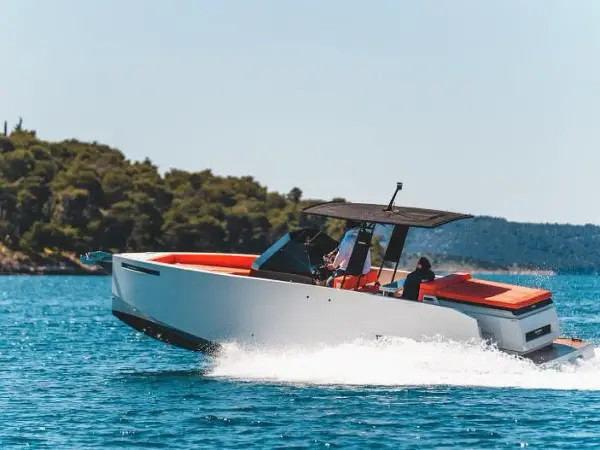 Lav - De Antonio D28 Cruiser