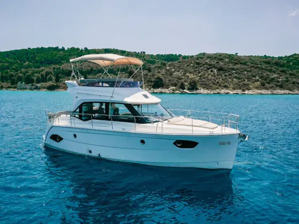 Ivona - Bavaria E40 Fly