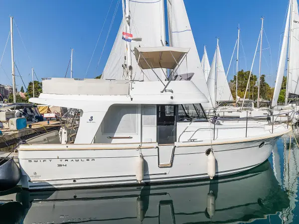 Blue Sky - Swift Trawler 34 Fly