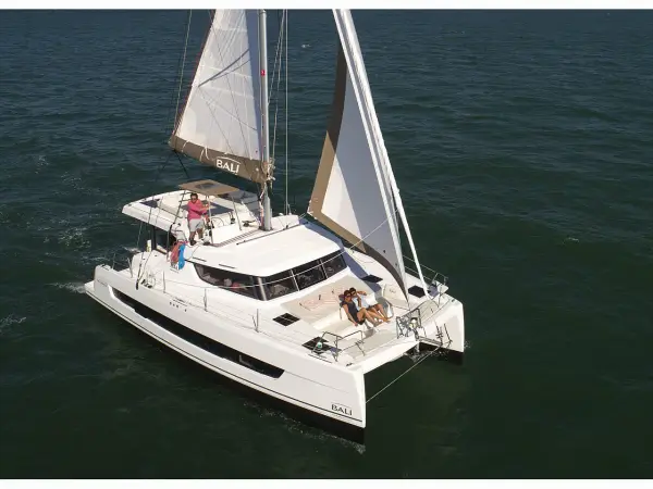 Sail Spica - Bali Catspace