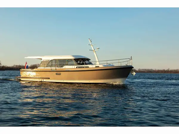Luna Amanda - Linssen Grand Sturdy 40.9 Sedan