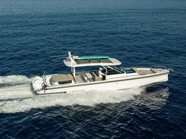 Nautiful - Axopar 37 Sun Top