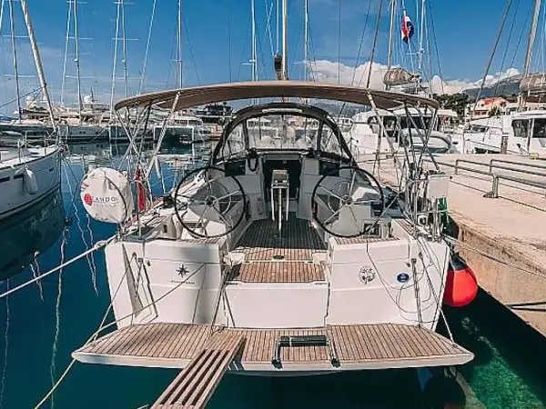 VACSKAMATI - Sun Odyssey 389