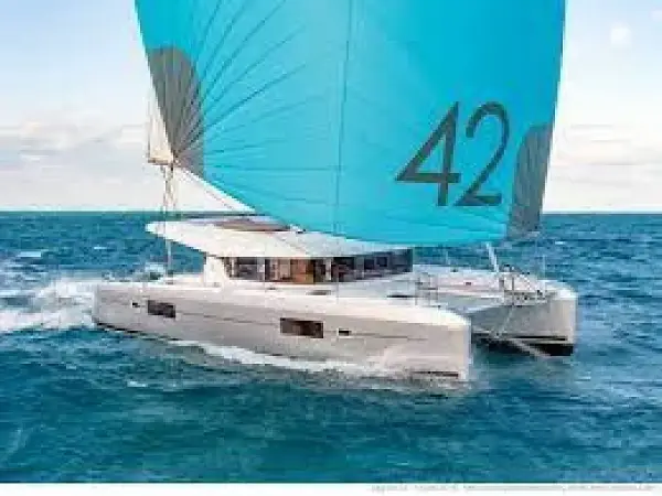 TWINS - Lagoon 42