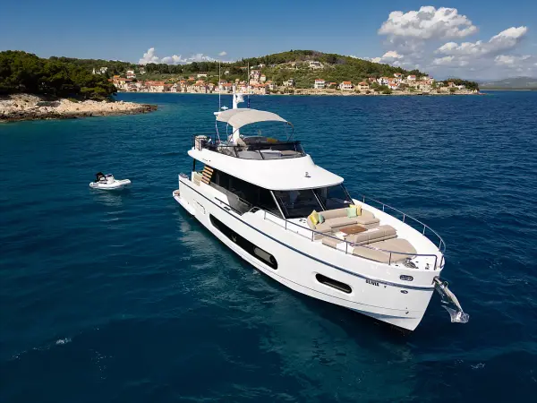 Olivia - Azimut Magellano 60