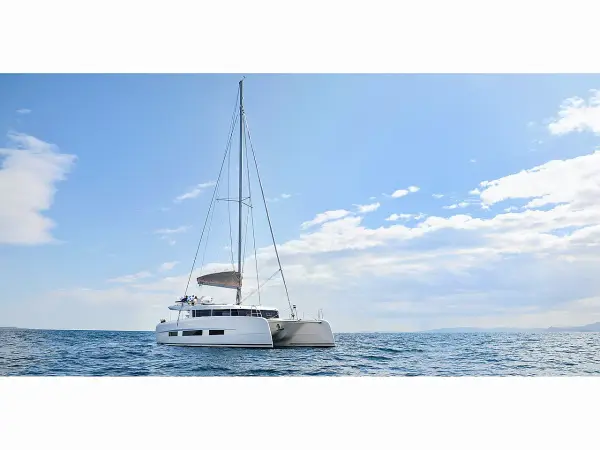 Hawaii 5-0 - Skippered - Dufour Catamaran 48