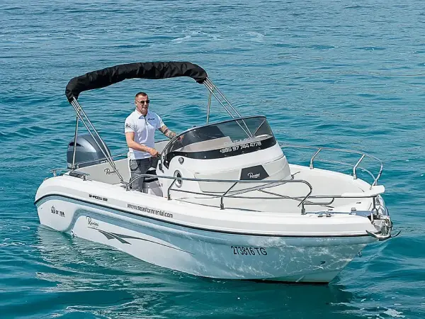 Shadow 22 - Motorboat