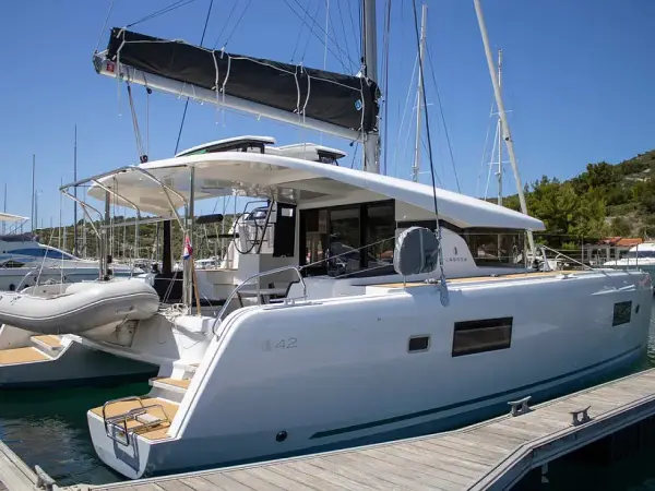 Best Q - Lagoon 42