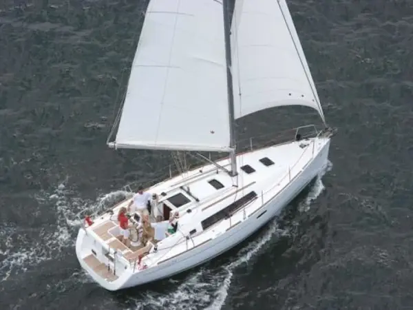 Dizzy Lizzy - Oceanis 34