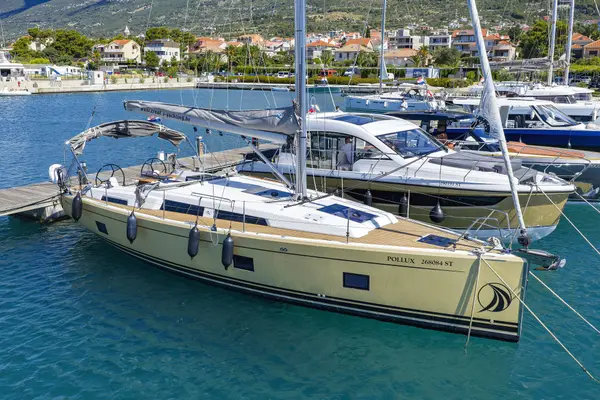 Pollux - Hanse 418