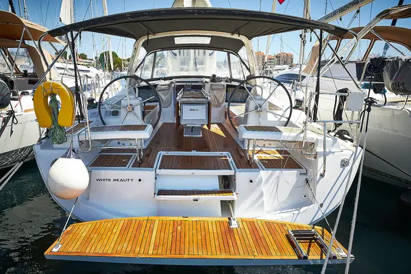 White Beauty - Oceanis 41.1