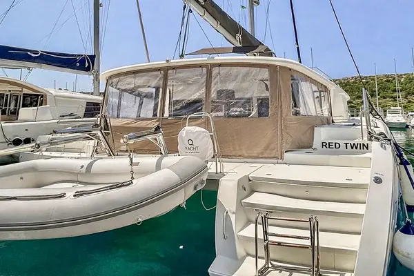 Red Twin - Lagoon 450 F