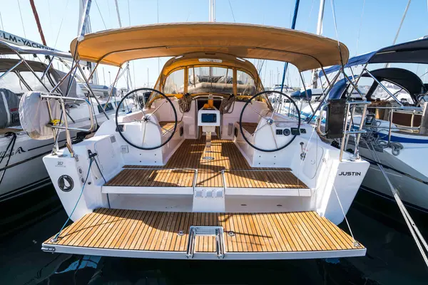 JustIn - Dufour 382 GL