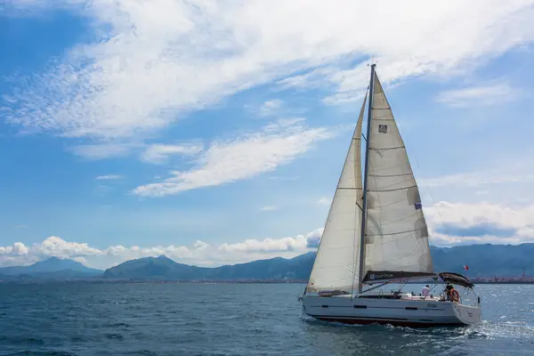 Discovery Planet - Dufour 460 GL